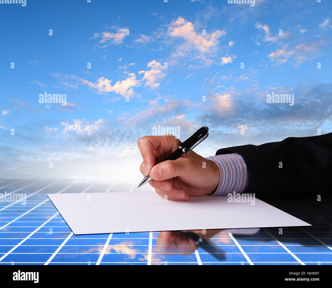 Hand Signining Hand contract signature sign hi-res stock photography and images - Alamy