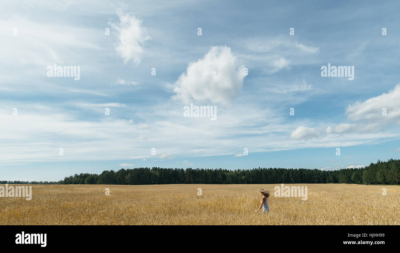 Girl in a wheat field Stock Photo - Alamy