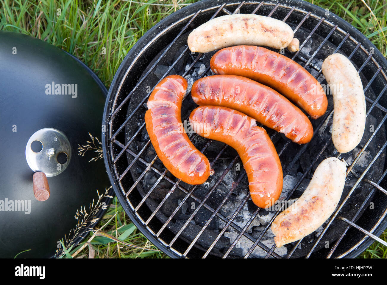 food, aliment, sausage, grill, barbecue, barbeque, grilled, picnic