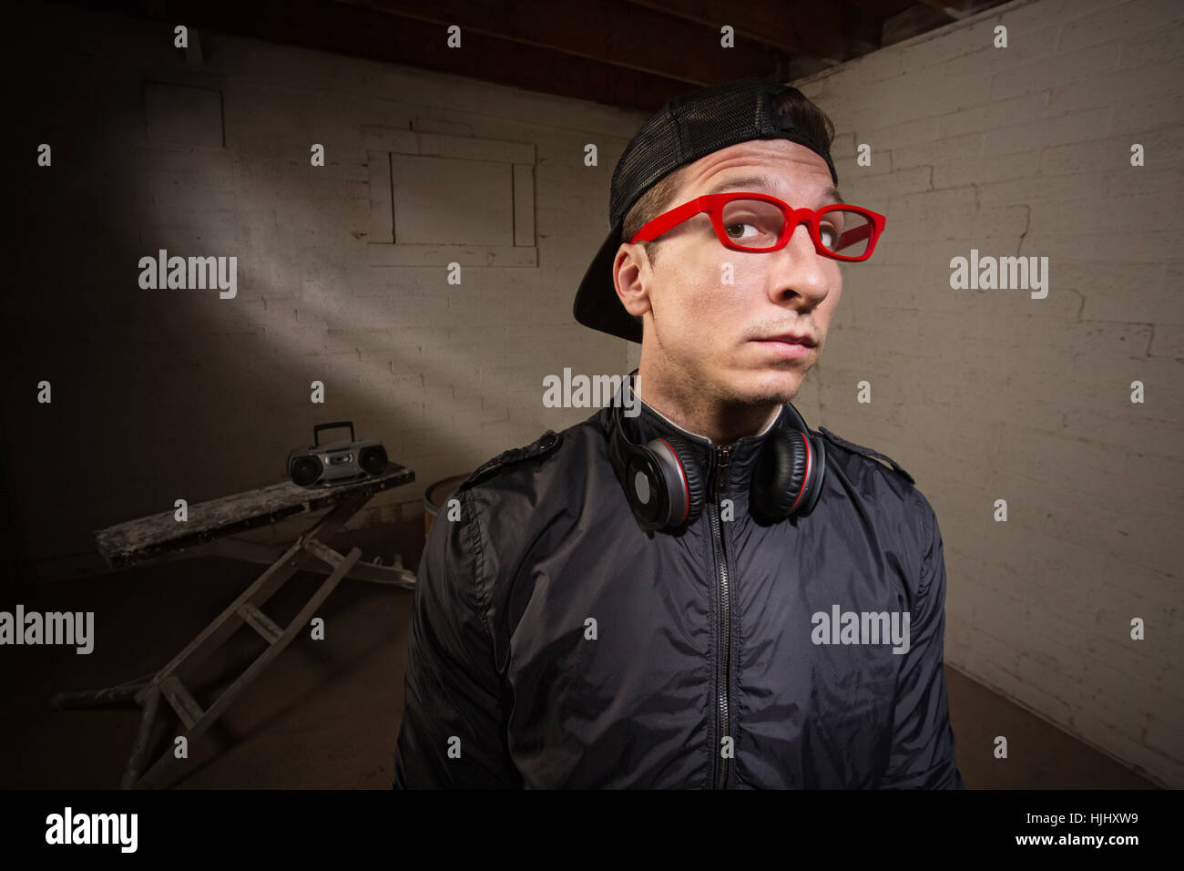 Logic Rapper Backwards Hat Rapper Backwards Hat High Resolution Stock Photography and Images - Alamy