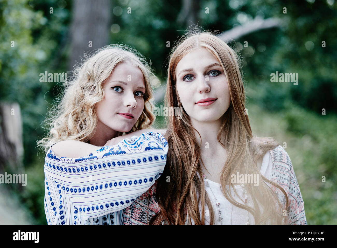 Portrait of two teenage girls in nature Stock Photo - Alamy