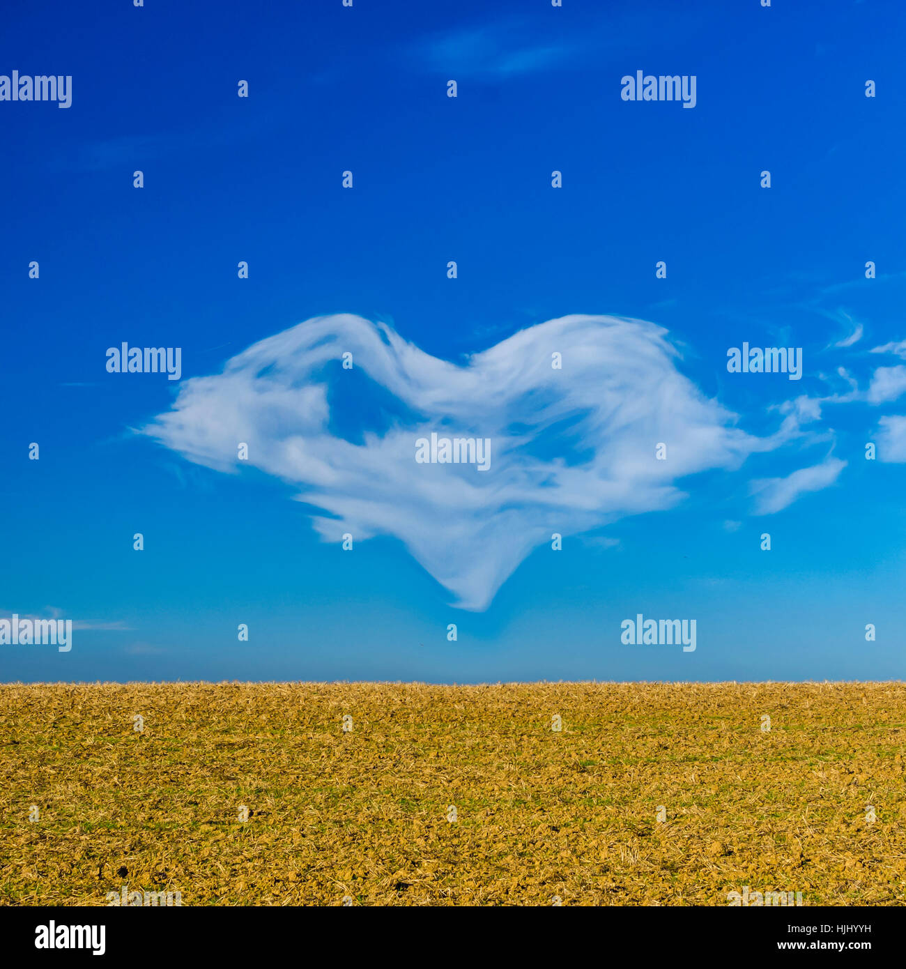 Heart-shaped cloud on blue sky Stock Photo - Alamy