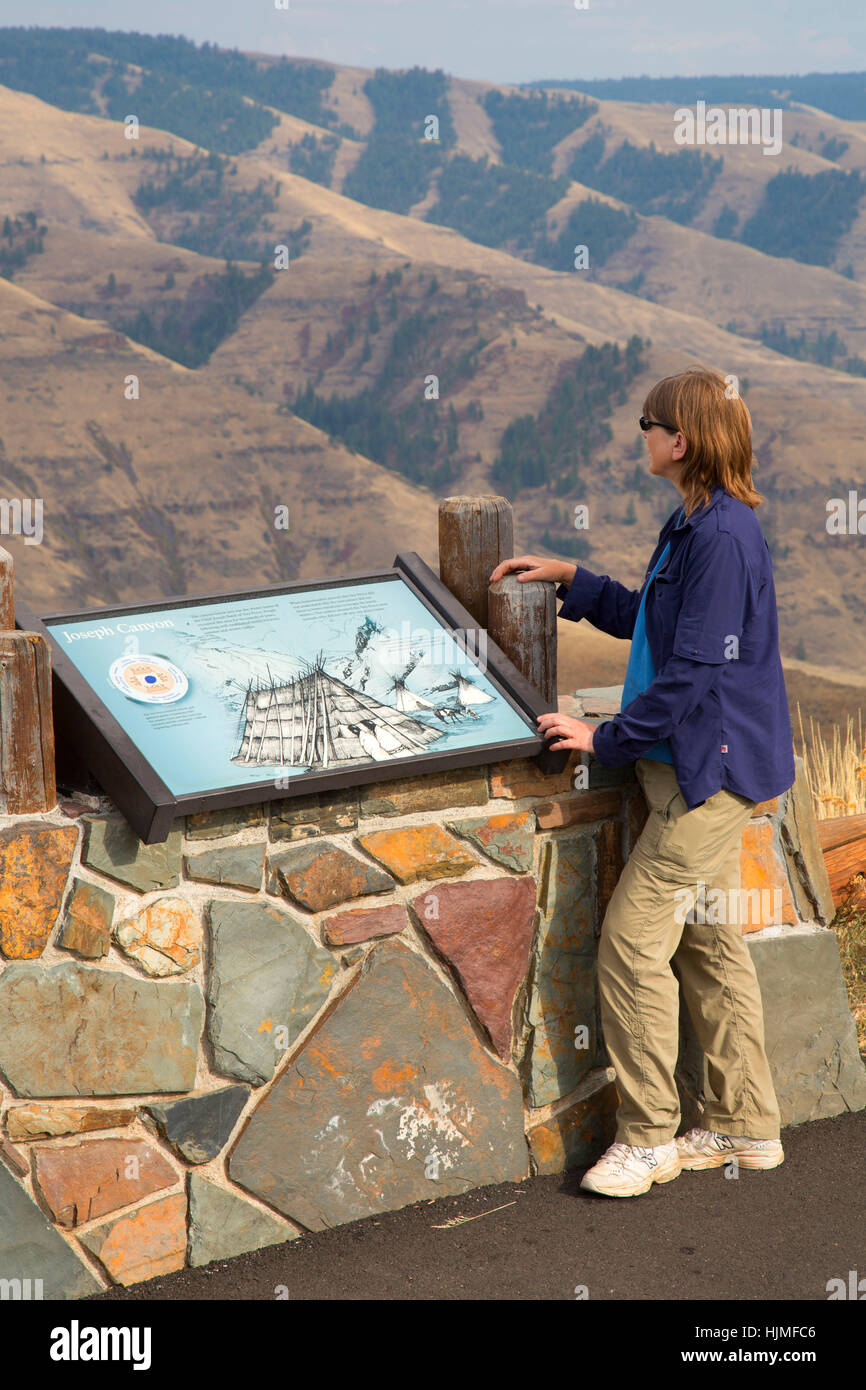 Joseph Canyon Viewpoint interpretive board, Wallowa-Whitman National Forest, Nez Perce National Historical Park, Oregon Stock Photo