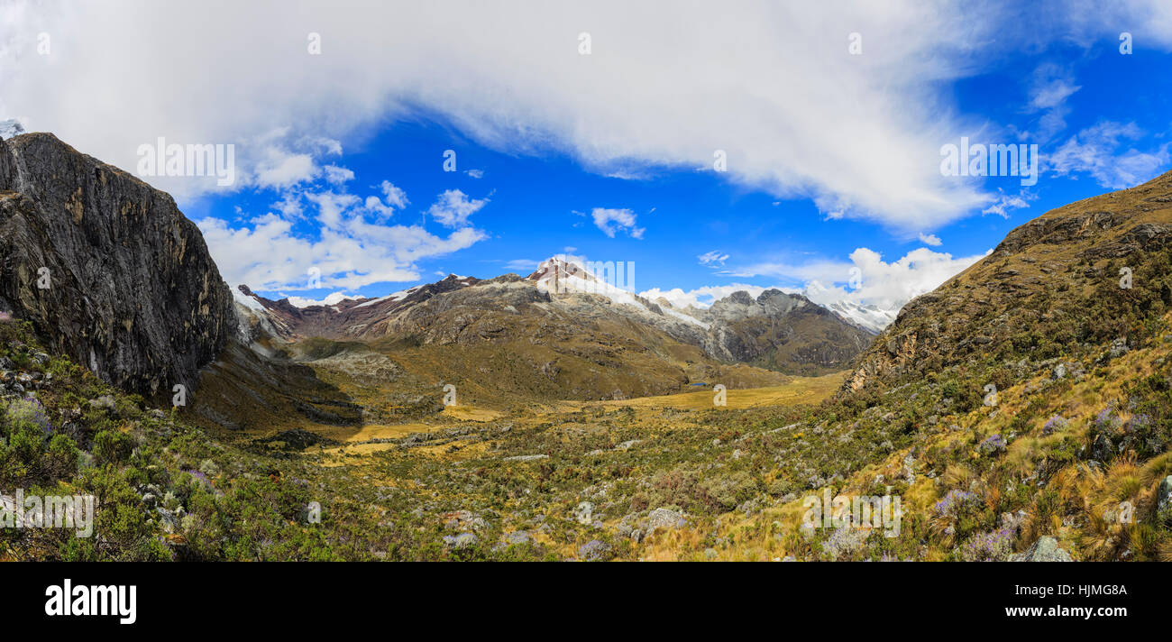 Peru, Andes, Cordillera Blanca, Huascaran National Park, Laguna Pequena, Nevado Yanapaccha and small lagoon Stock Photo