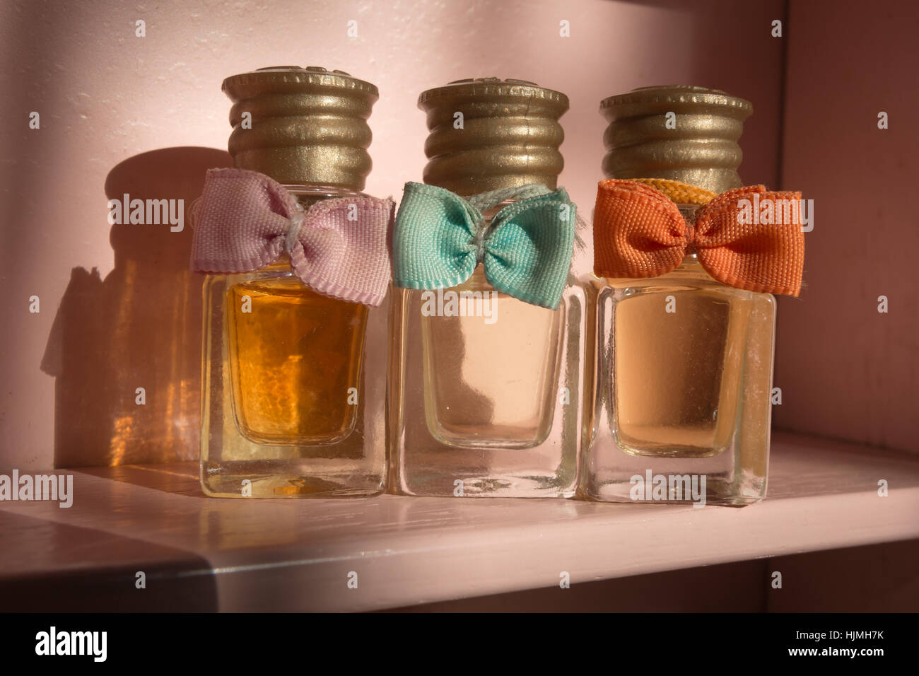 Vintage perfume hi-res stock photography and images - Alamy