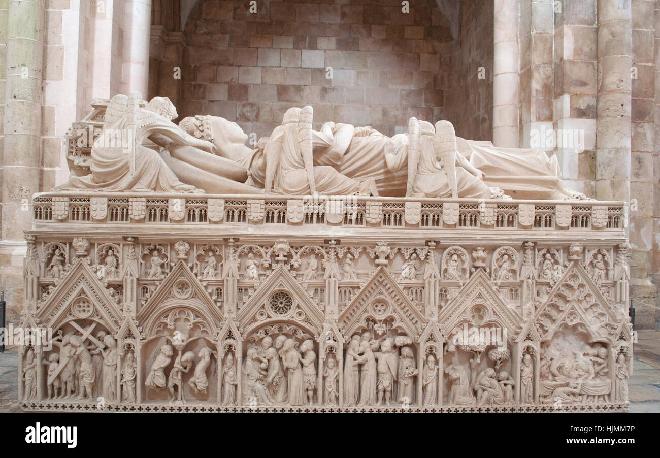 Portugal, monastery of Alcobaca: the decorated tomb of Ines de Castro, the mistress of King Pedro I Stock Photo