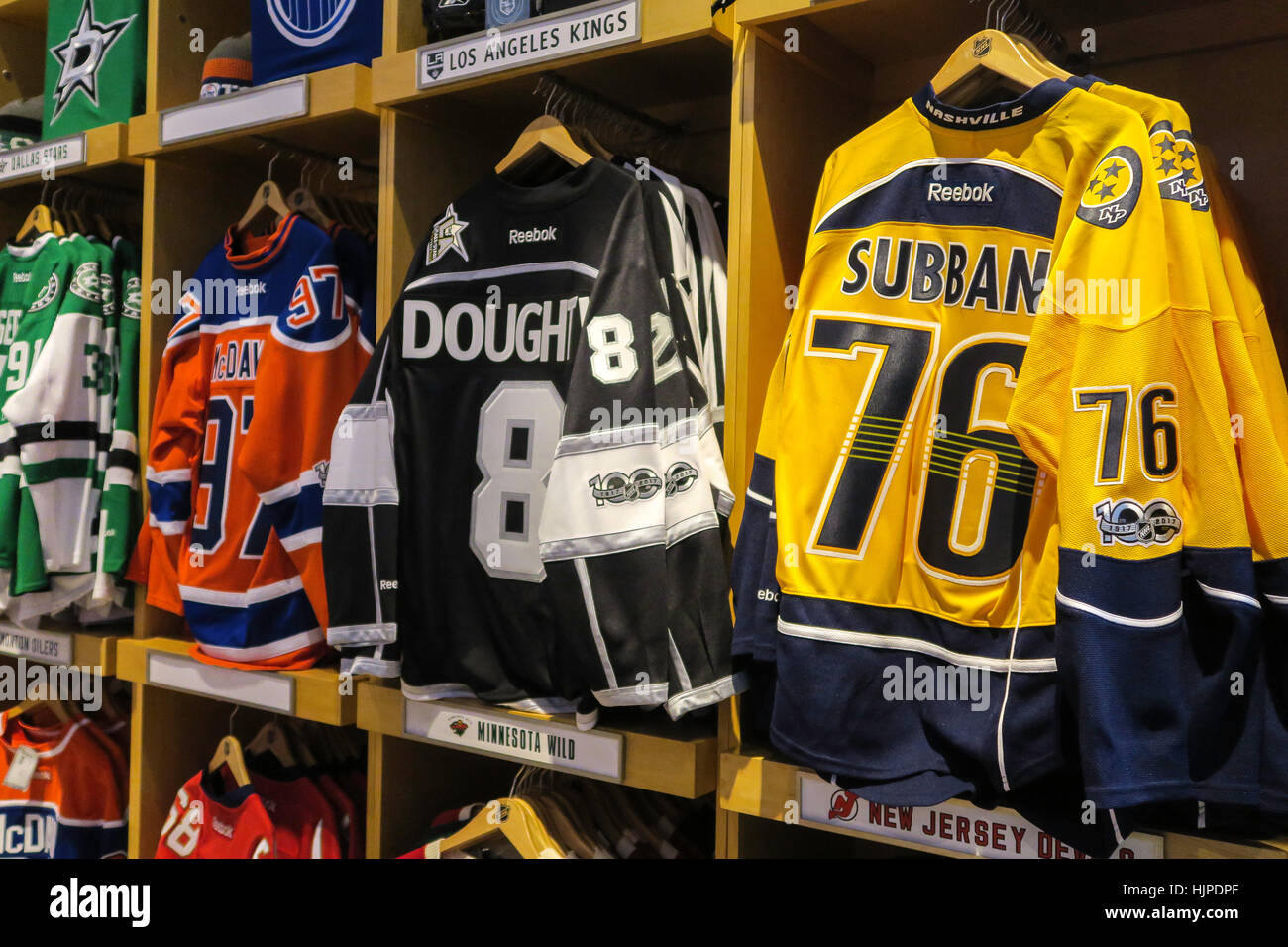 NHL Powered by Reebok Store, 1185 Avenue of the Americas, at the corner of  47th Street, NYC Stock Photo - Alamy