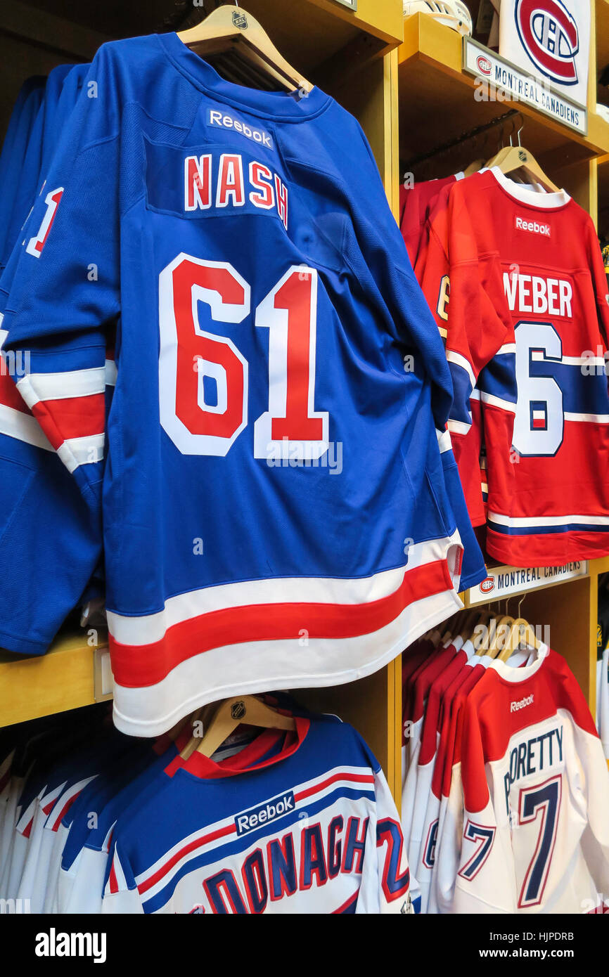 NHL Powered by Reebok Store, 1185 Avenue of the Americas, at the corner of  47th Street, NYC Stock Photo - Alamy