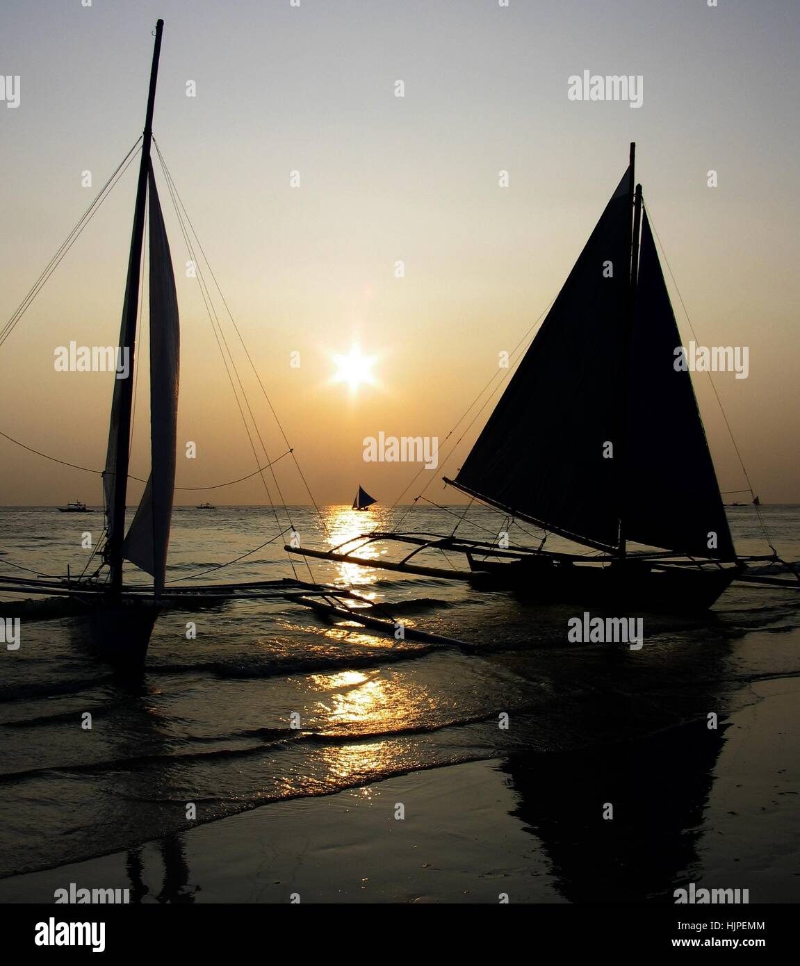 Boracay shoreline boats hi-res stock photography and images - Alamy