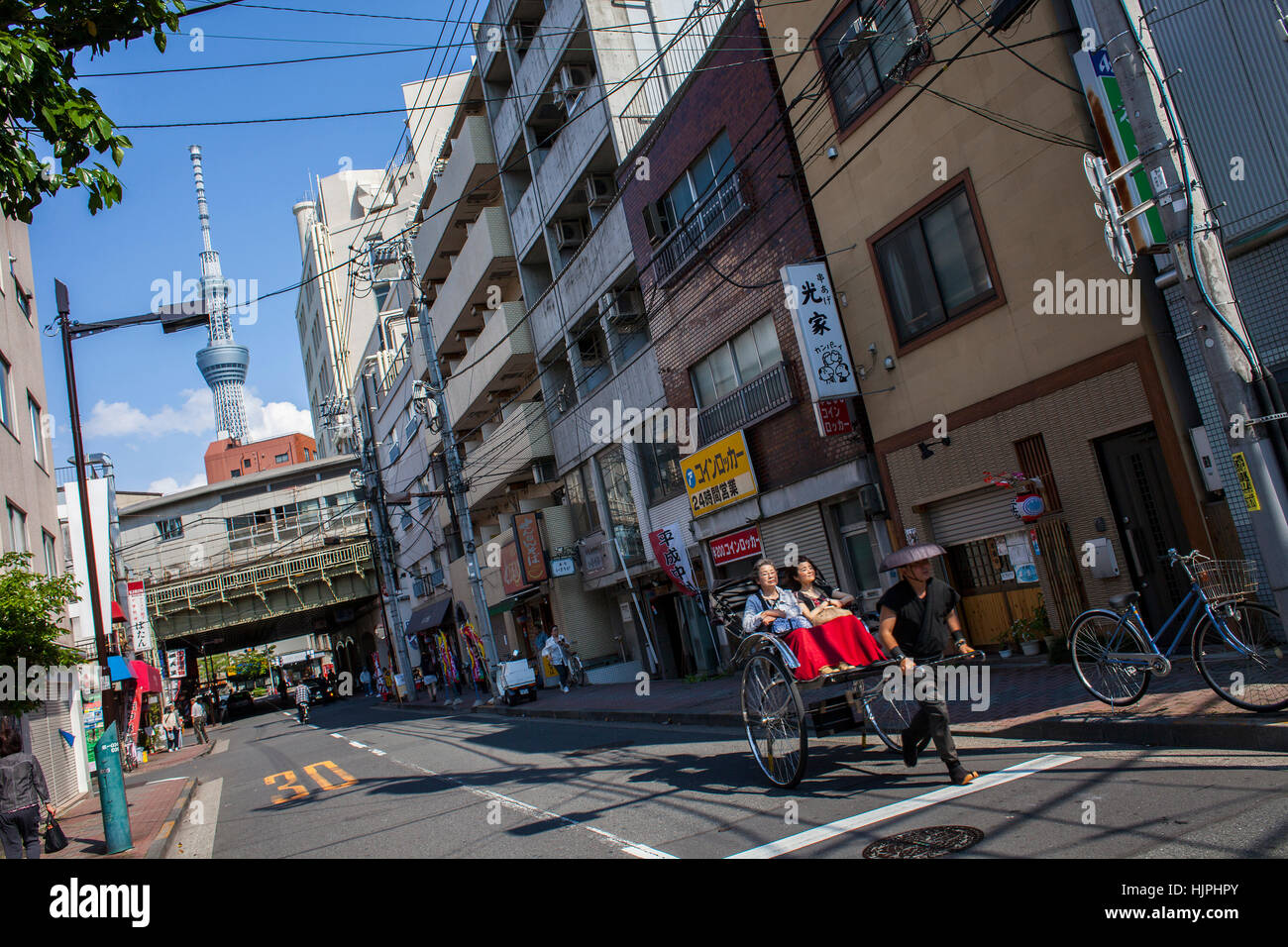 Asakusa. Rickshaw carrying passengers, near Kaminarimon Dori.Tokyo city, Japan, Asia Stock Photo