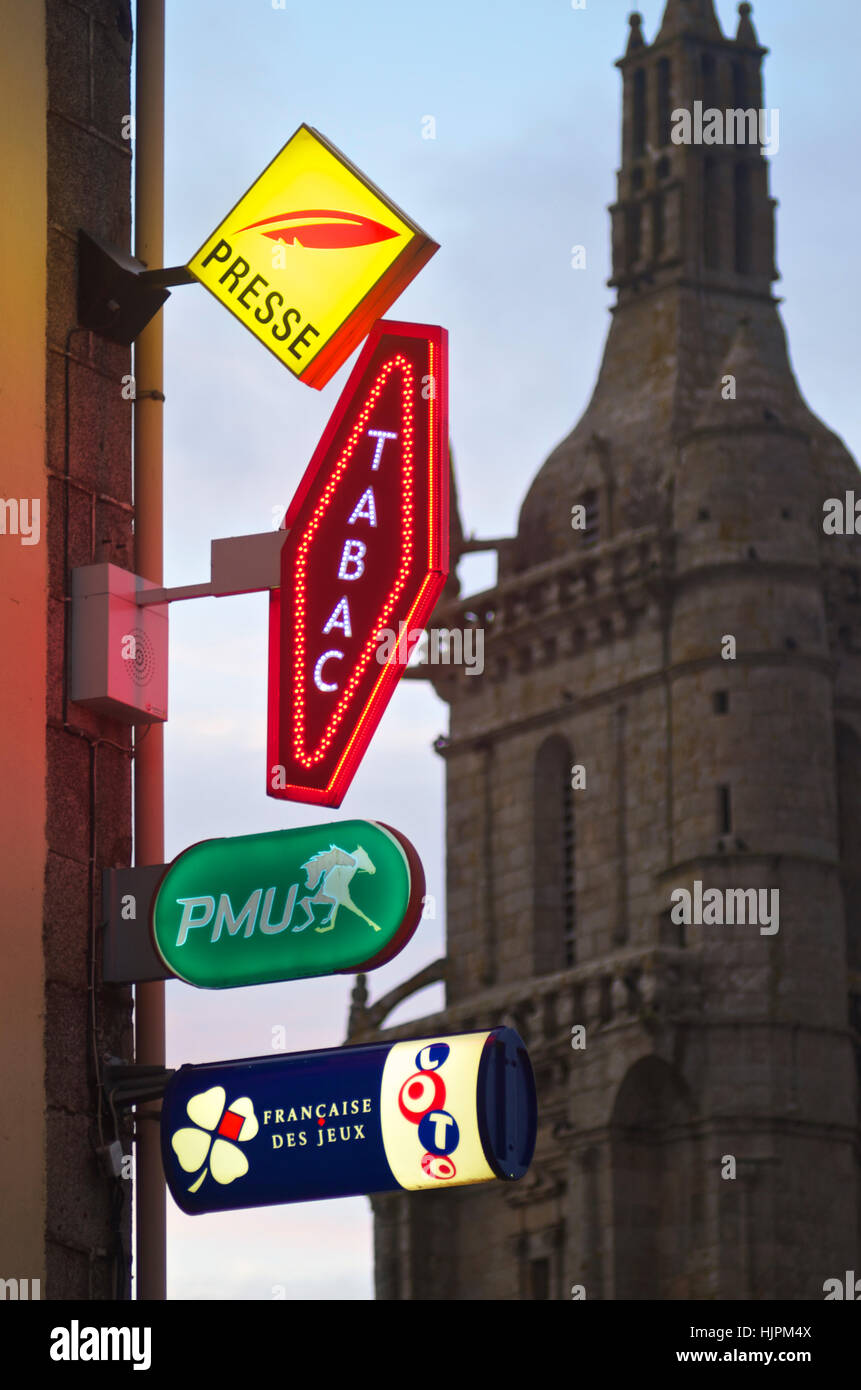 Newsagents Sign Newsagent shop signs hi-res stock photography and images - Alamy
