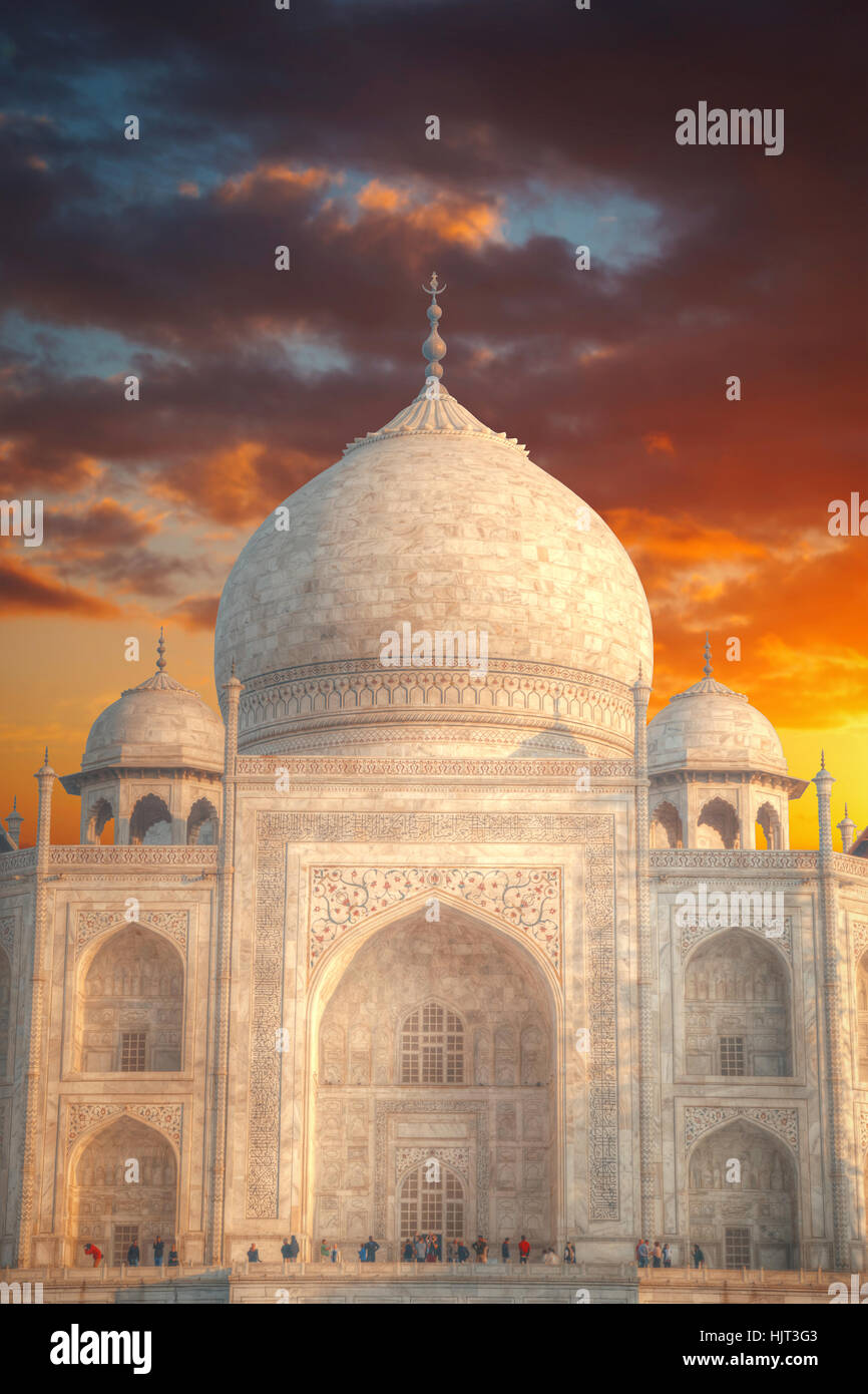 Taj Mahal . White Marble Mausoleum On The South Bank Of The Yamuna ...