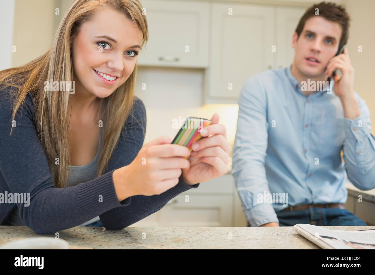 Человек звонит фото мультфильм. Человек радостный. Мужчина говорит. Call man. 1 the man is calling the.