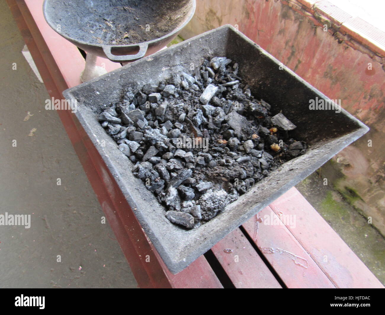 Coal pot hires stock photography and images Alamy