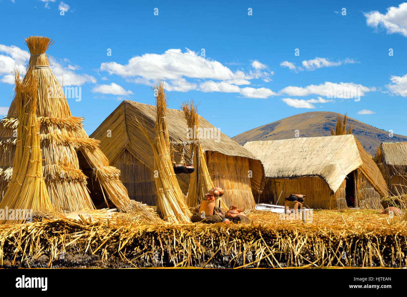 Reed huts on a manmade floating island on Lake Titicaca in Peru Stock ...