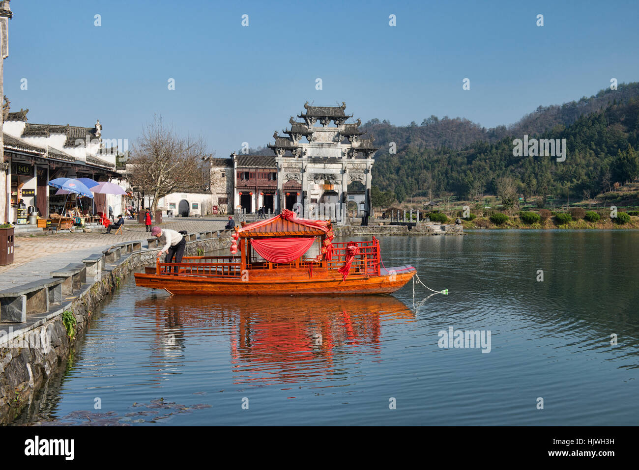 Boatman in the ancient village of Xidi, Anhui, China Stock Photo