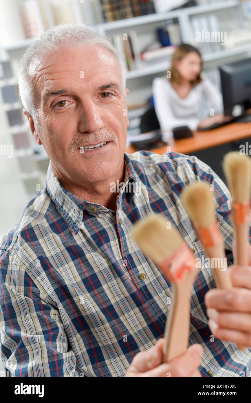 Office worker holding paint h…