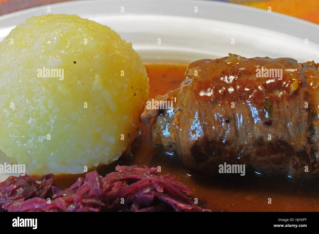 Beef Lump sauce, red cabbage, lump, beef, plate, sauce, red cabbage, lump, beef ...