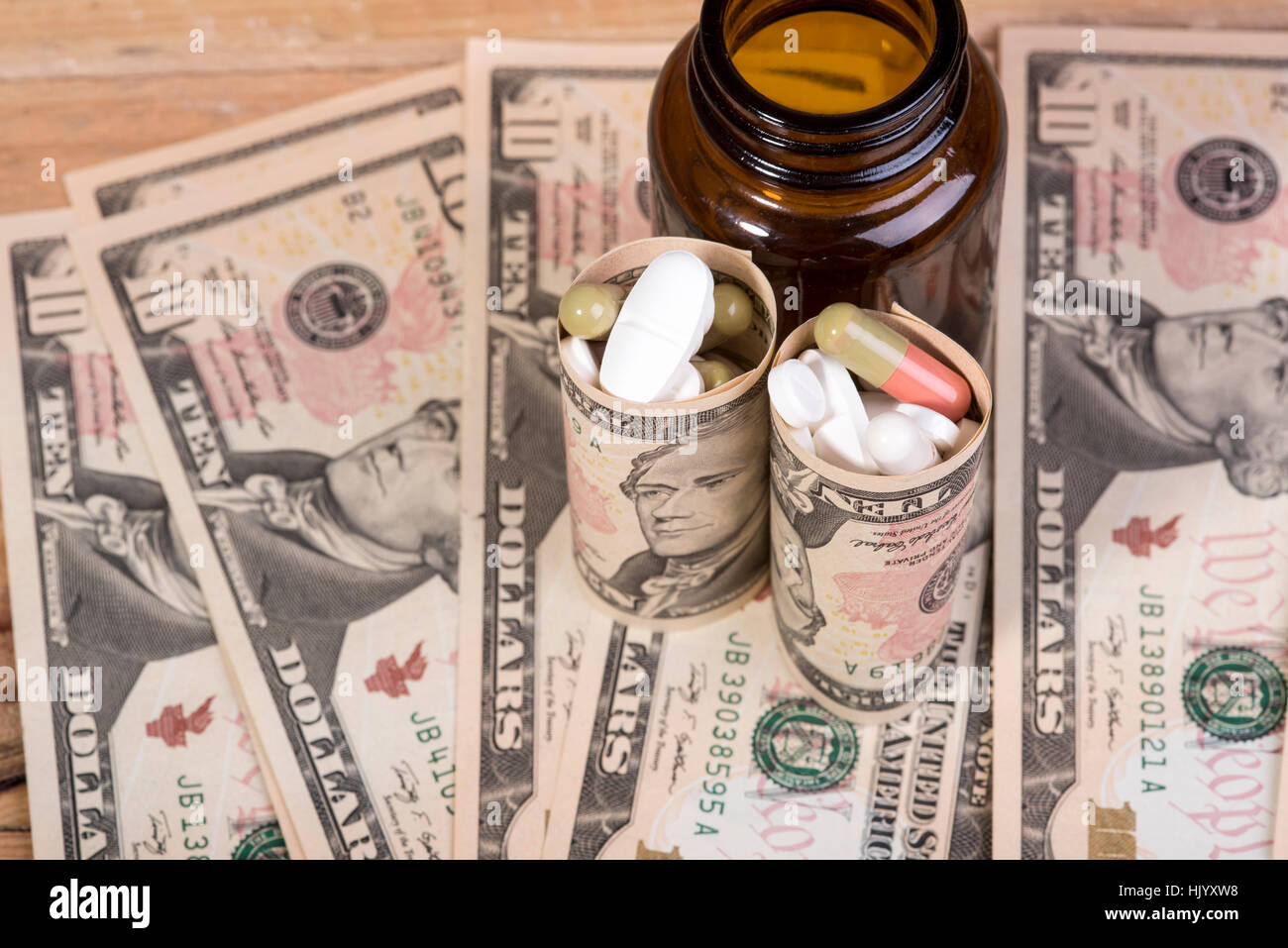 pills on dollar bills Stock Photo