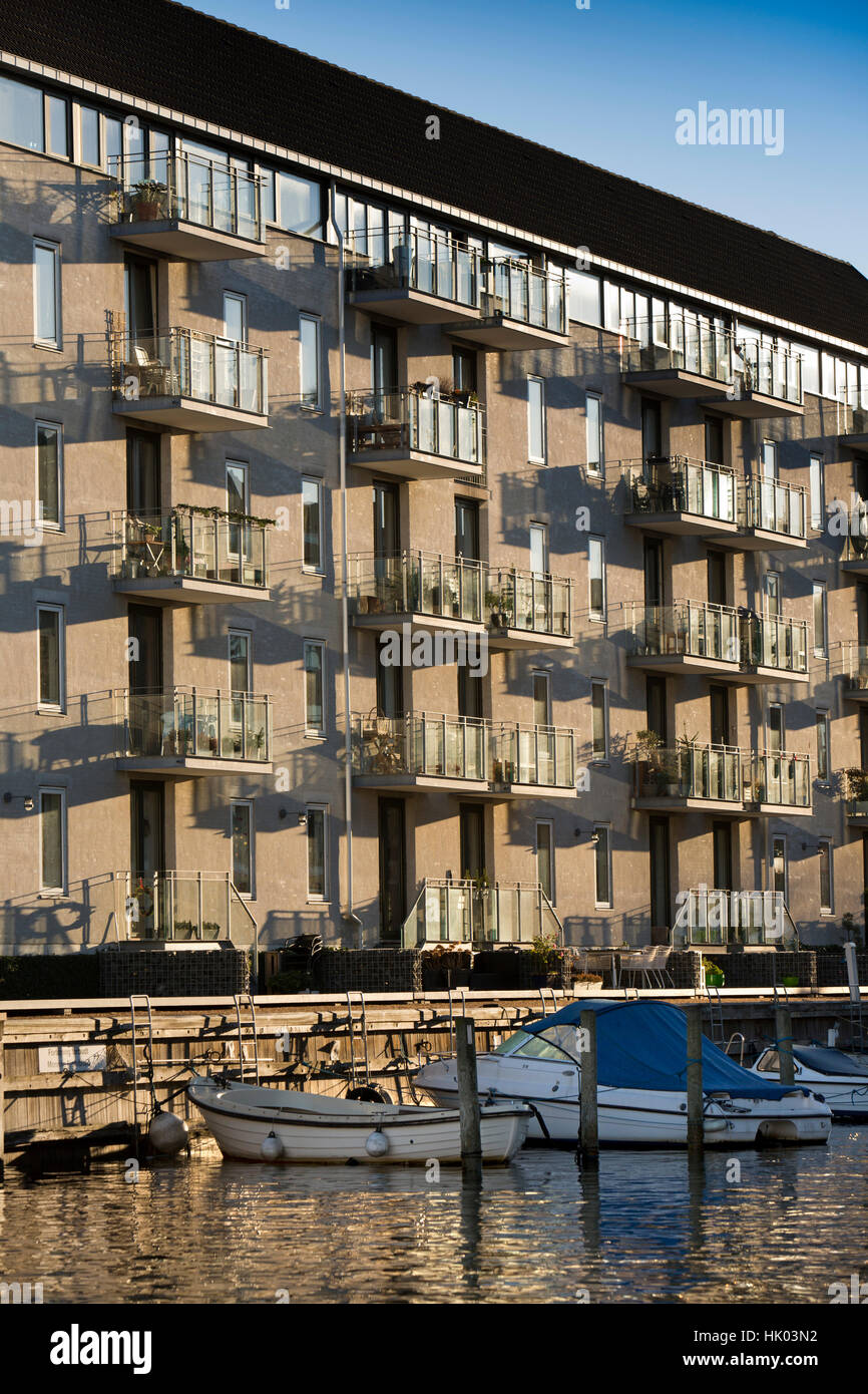 Denmark, Copenhagen, Christianshavn, Harbour Circle Canalside apartments Stock Photo