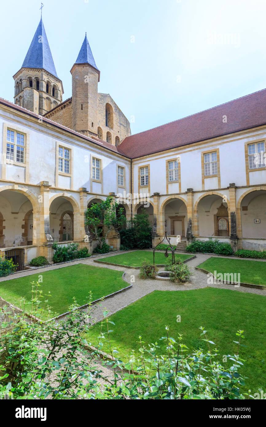 France, Burgundy, Saone-et-Loire, Paray le Monial, Sacre Coeur basilica, garden cloister Stock Photo