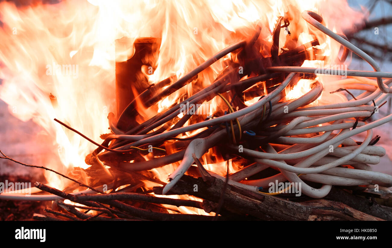 Ieee 1394 кабель. Свечение металла. Wire fire. Firewire 4 pin ilink. Файер болл.