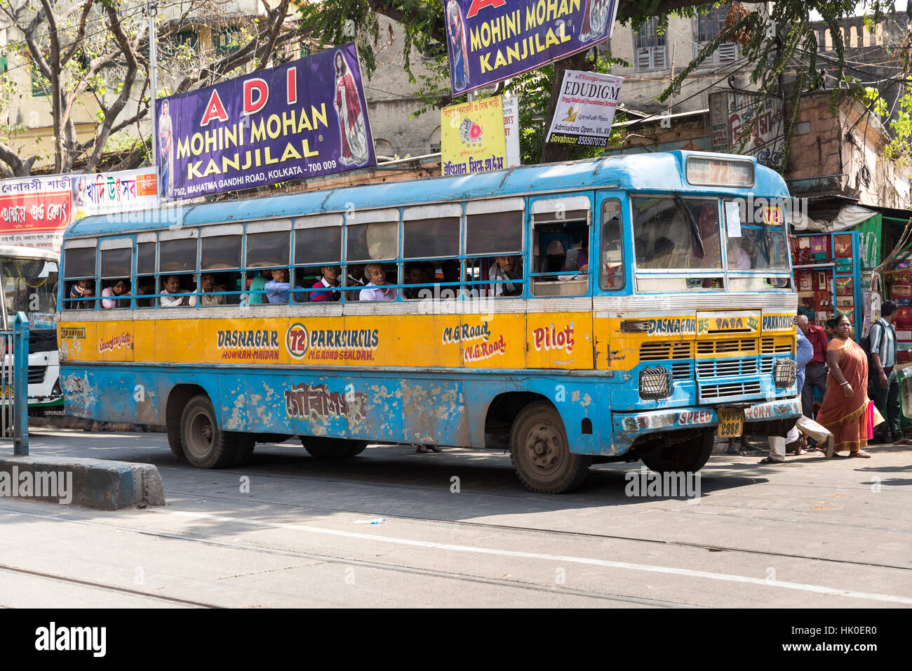 tourist bus in kolkata