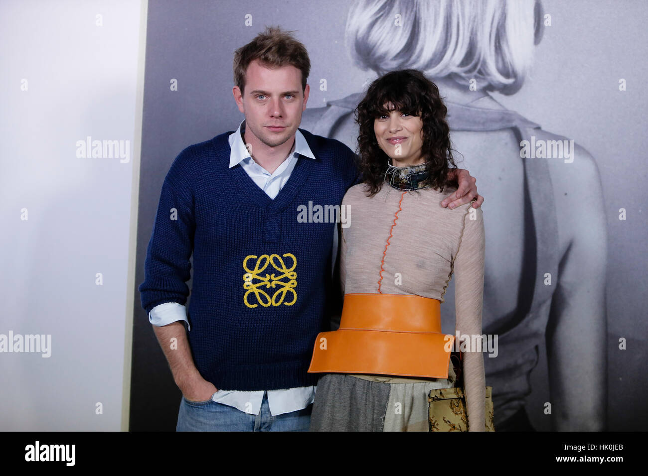 Jonathan Anderson y Juliette Binoche during the inauguration of the  exhibition Loewe in Madrid on Thursday 17 November 2016 17/11/2016 Madrid  Stock Photo - Alamy