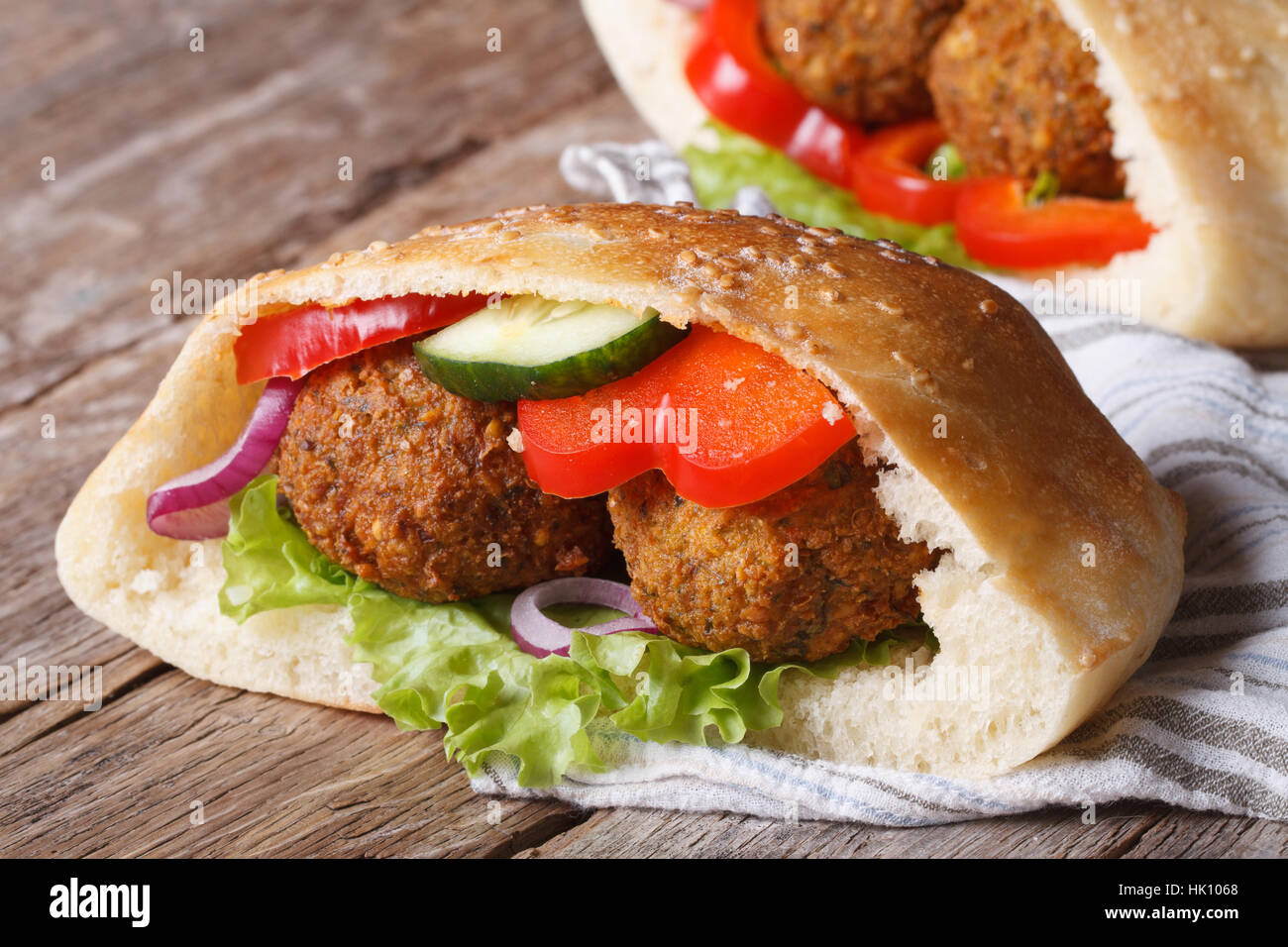 Falafel sandwich hires stock photography and images Alamy