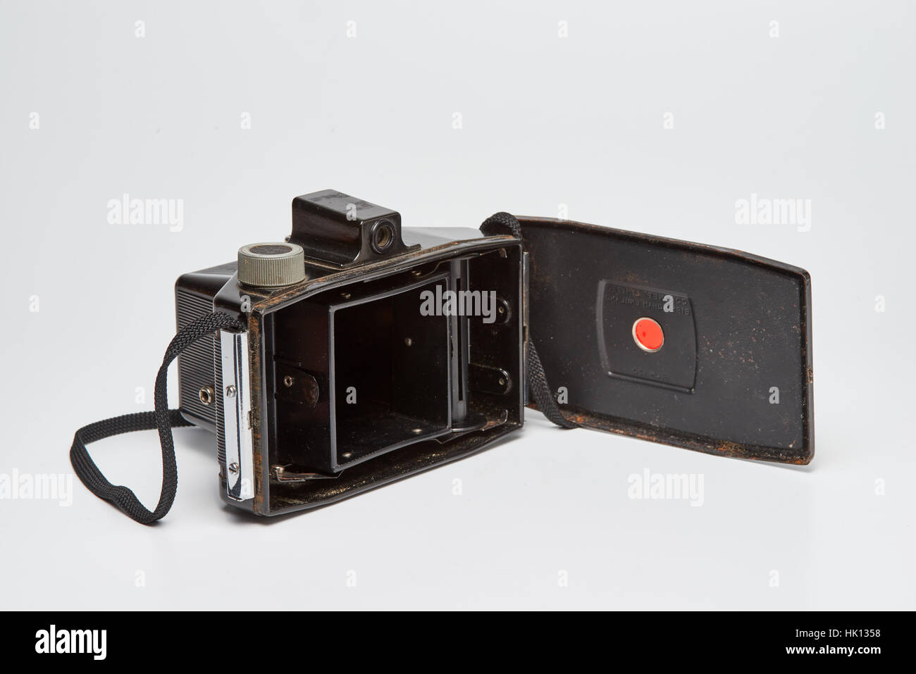 The Coronet Flashmaster was manufactured by the Coronet Camera Company in circa 1954. Twelve 2 1/4 inch square (6 x 6 cm) exposures on number 120 roll Stock Photo