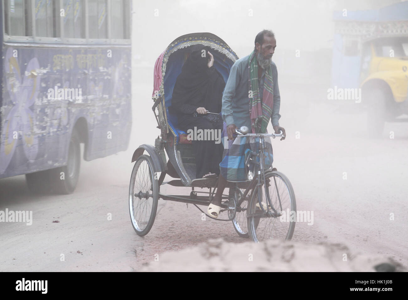 Dhaka, Bangladesh. 25th Jan, 2017. A Bangladeshi woman covered her face