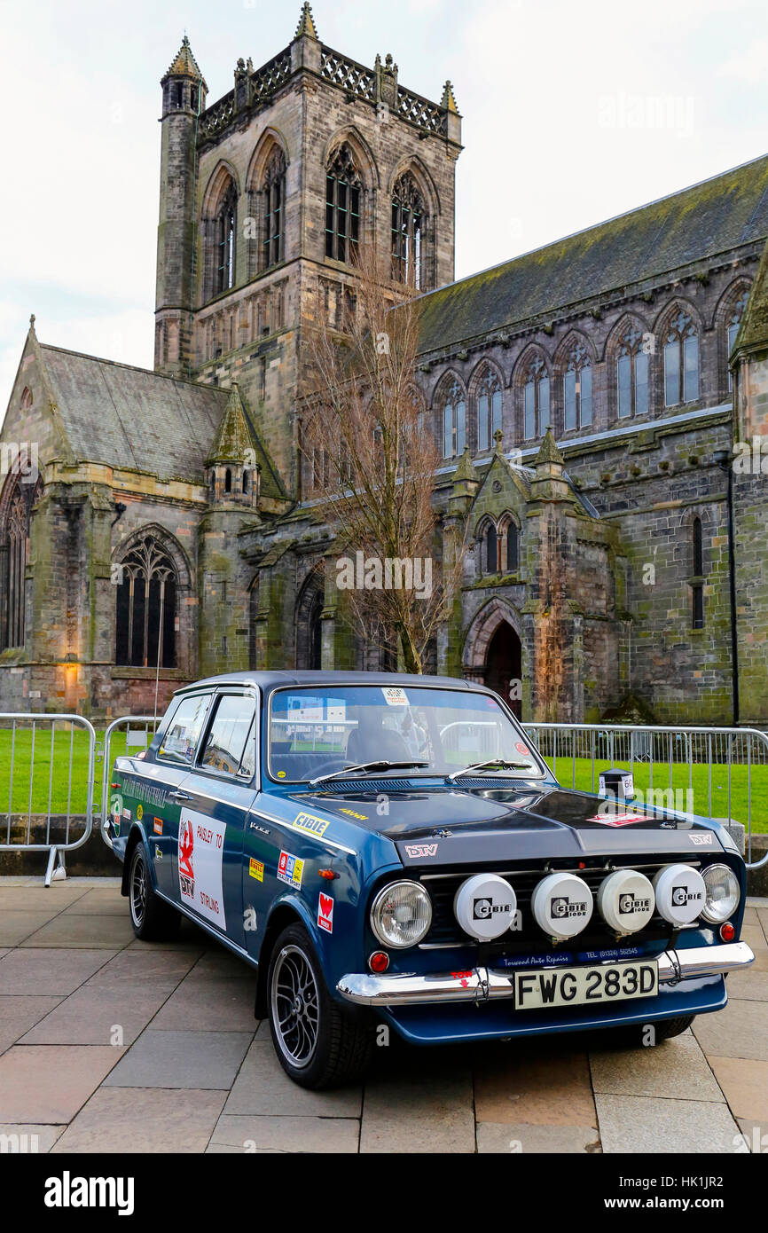 Paisley, Scotland, UK. 25th January 2017. Over 10000 spectators turned out in Paisley town centre, outside the town's famous historical abbey to cheer off the 80 entrants to this years Monte Carlo Rally. Credit: Findlay/Alamy Live News Stock Photo
