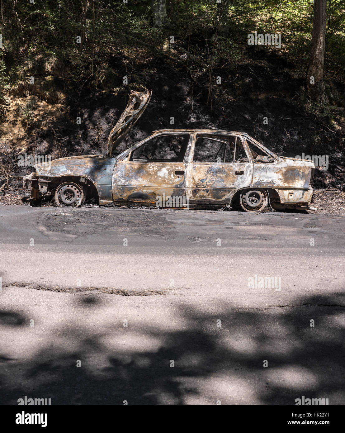 Burnt Out Car An Abandoned Stolen Burnt Out Car Stock Photo Alamy