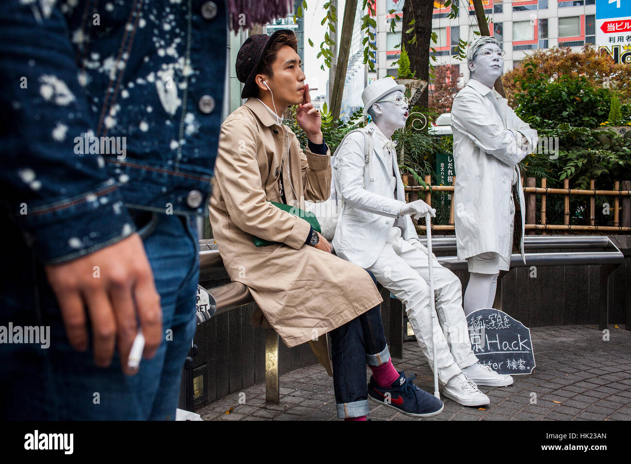 Street artist, and young people, Hachiko square,Shibuya, Tokyo, Japan. Stock Photo