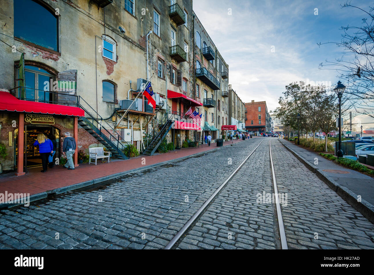 The Cobblestone River Street And Old Buildings In Savannah Georgia Stock Photo Alamy