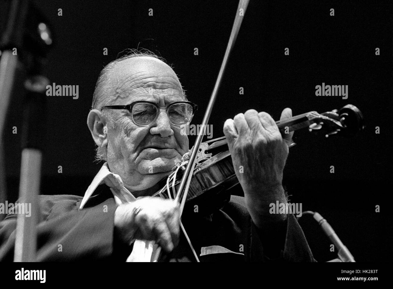 Joe Venuti violin, 1977 Stock Photo Alamy