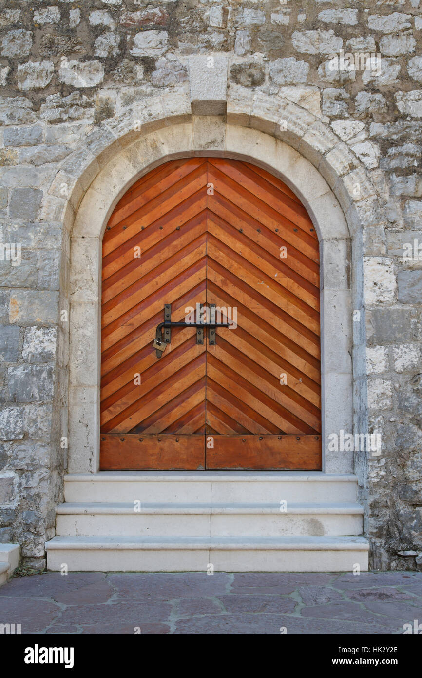 Wooden door entrance hi-res stock photography and images - Alamy