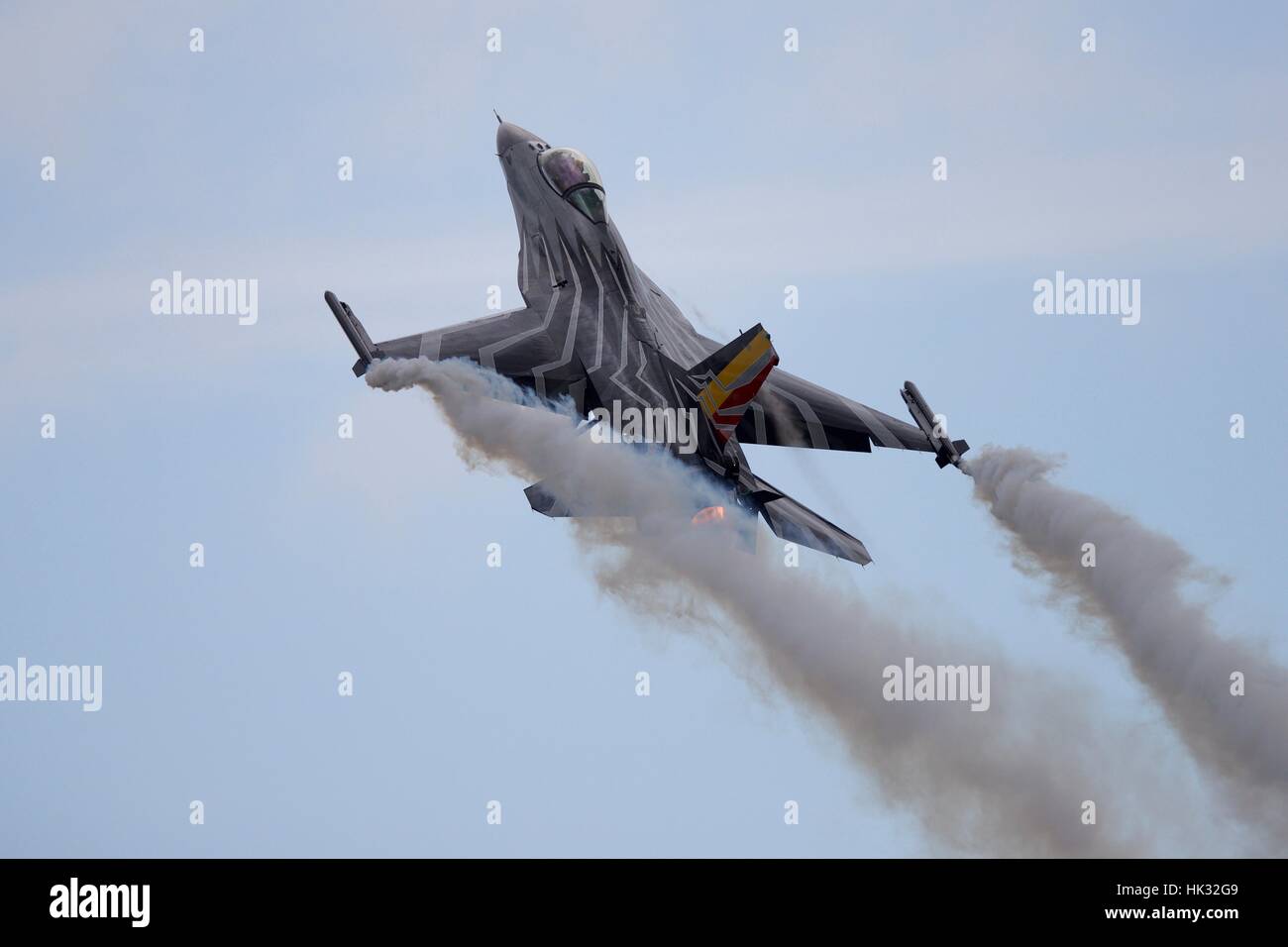 F 16 fighting falcon pilot hi-res stock photography and images - Alamy