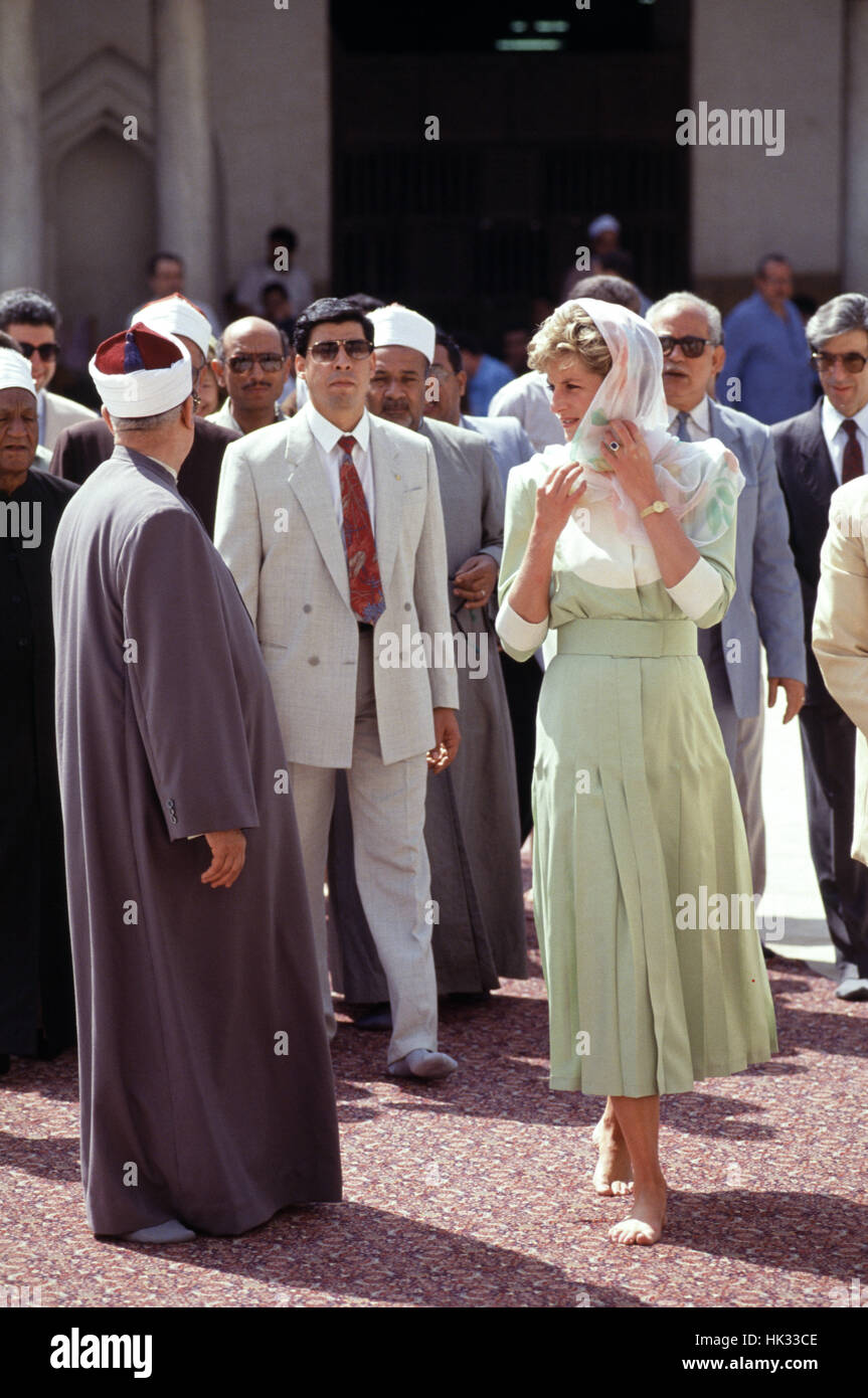Princess Diana of Wales, on a visit to Egypt in 1992, visits Al Azhar mosque. Stock Photo