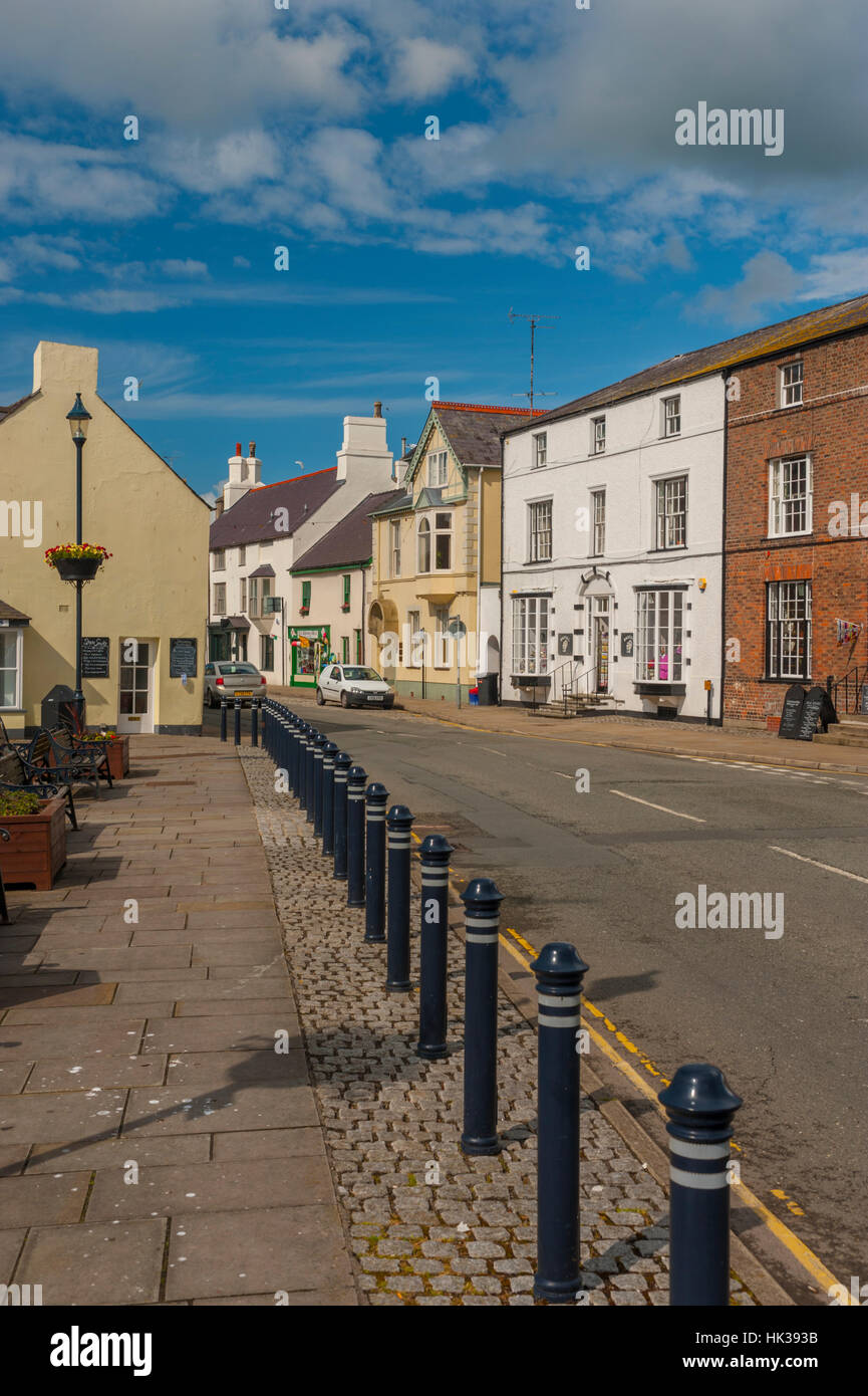 Sops and buildings on Castle Street Beaumaris Stock Photo Alamy