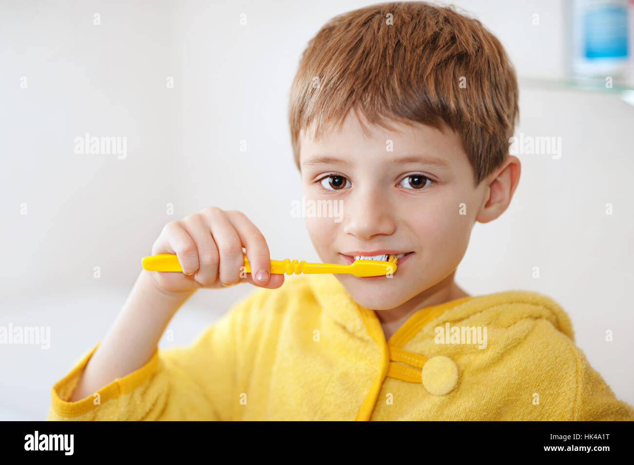 Yellow bathrobe hires stock photography and images Alamy