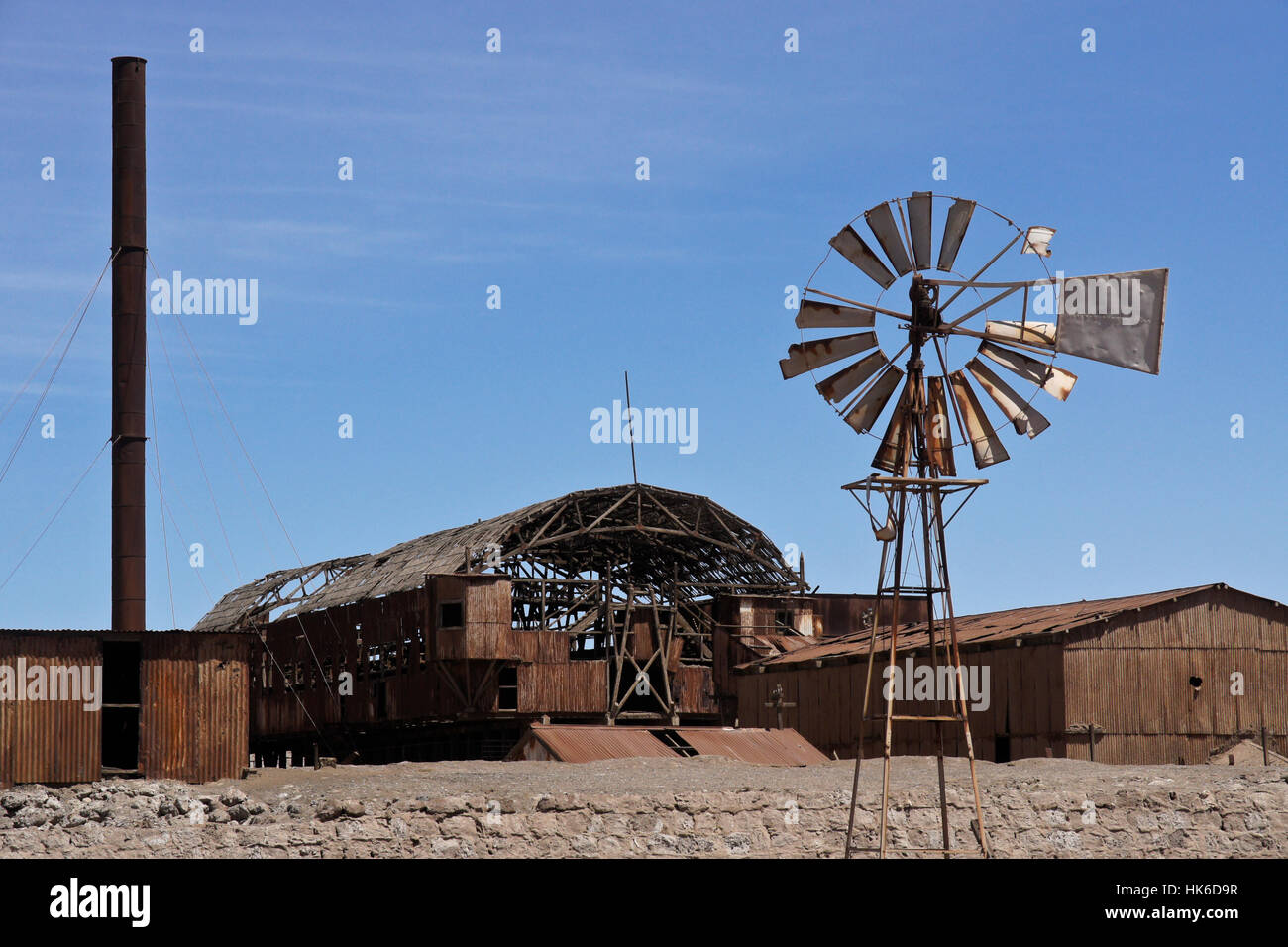 Ruins of leaching plant at Oficina Salitrera Santa Laura near Humberstone, Atacama Desert, Norte Grande, Chile Stock Photo
