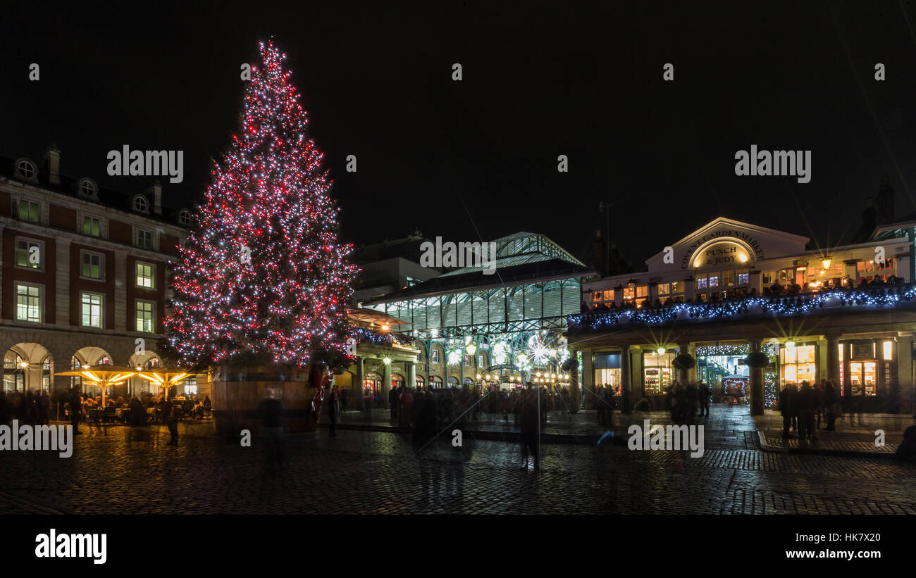 Covent Garden's big Christmas tree and the Apple Market Stock Photo Alamy