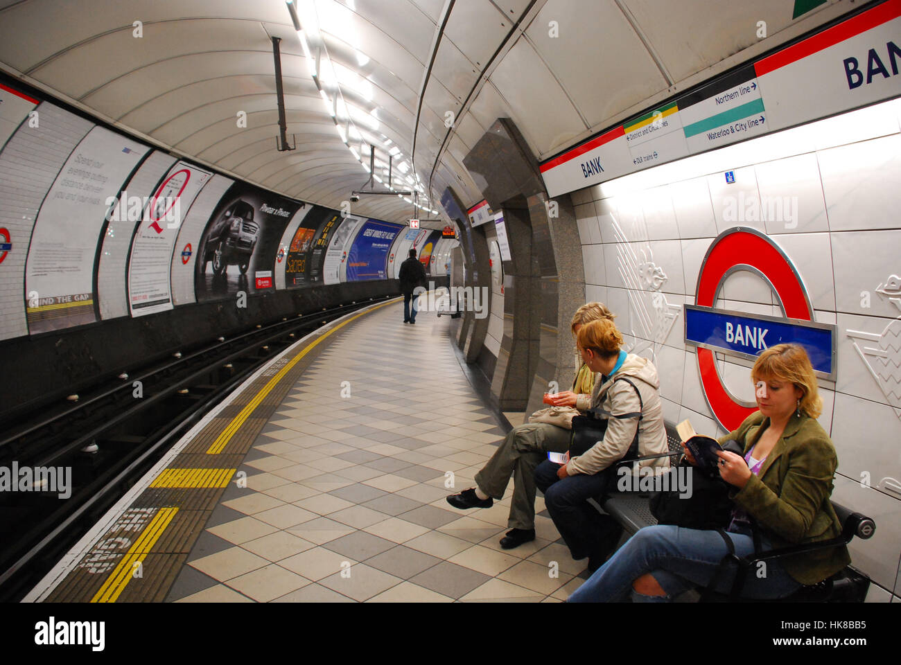 Bank tube station hi-res stock photography and images - Alamy