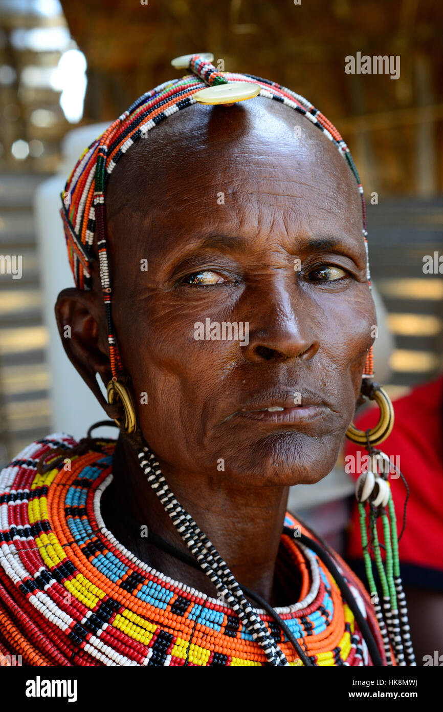 KENYA, Marsabit, Samburu village Merille, Rapunye Ntumo a women self help group / KENIA, Marsabit, Samburu Dorf Merille, Rapunye Ntumo Frauen Selbsthilfegruppe Stock Photo