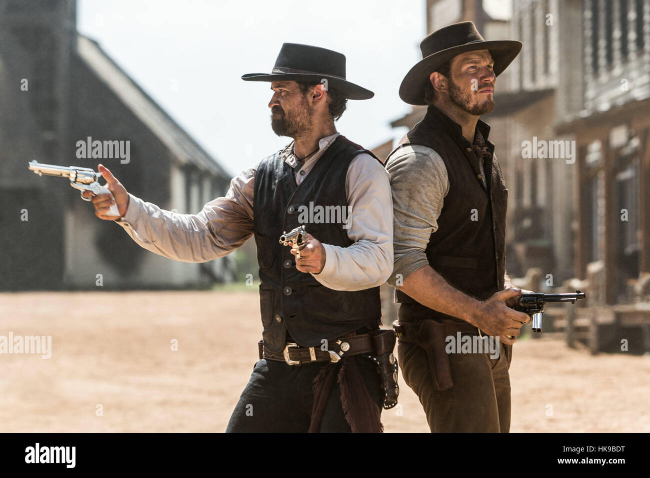 THE MAGNIFICENT SEVEN (2016) MANUEL GARCIA-RULFO CHRIS PRATT ANTOINE FUQUA  (DIR) COLUMBIA PICTURES/MOVIESTORE COLLECTION LTD Stock Photo - Alamy, image size:1300x955
