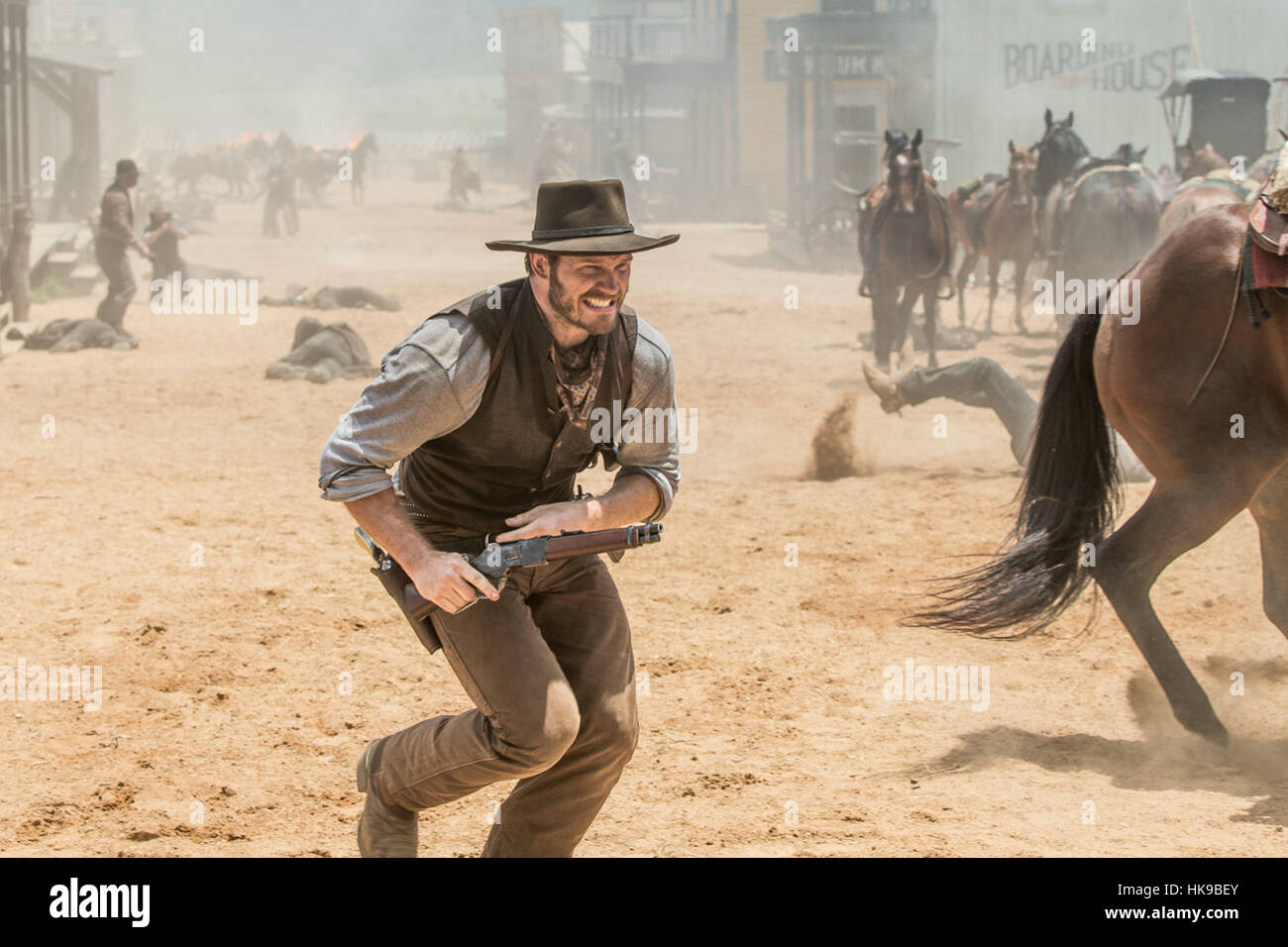THE MAGNIFICENT SEVEN (2016) CHRIS PRATT ANTOINE FUQUA (DIR) COLUMBIA  PICTURES/MOVIESTORE COLLECTION LTD Stock Photo - Alamy, image size:1300x956