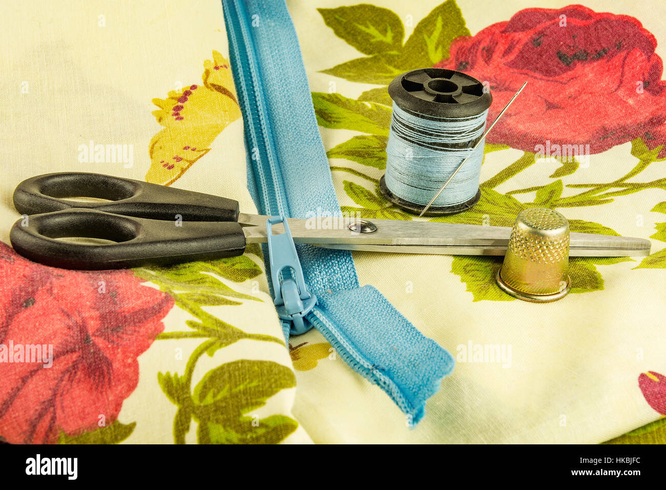On the surface of the cloth lie with thread and thimble and scissors lock zipper Stock Photo Alamy