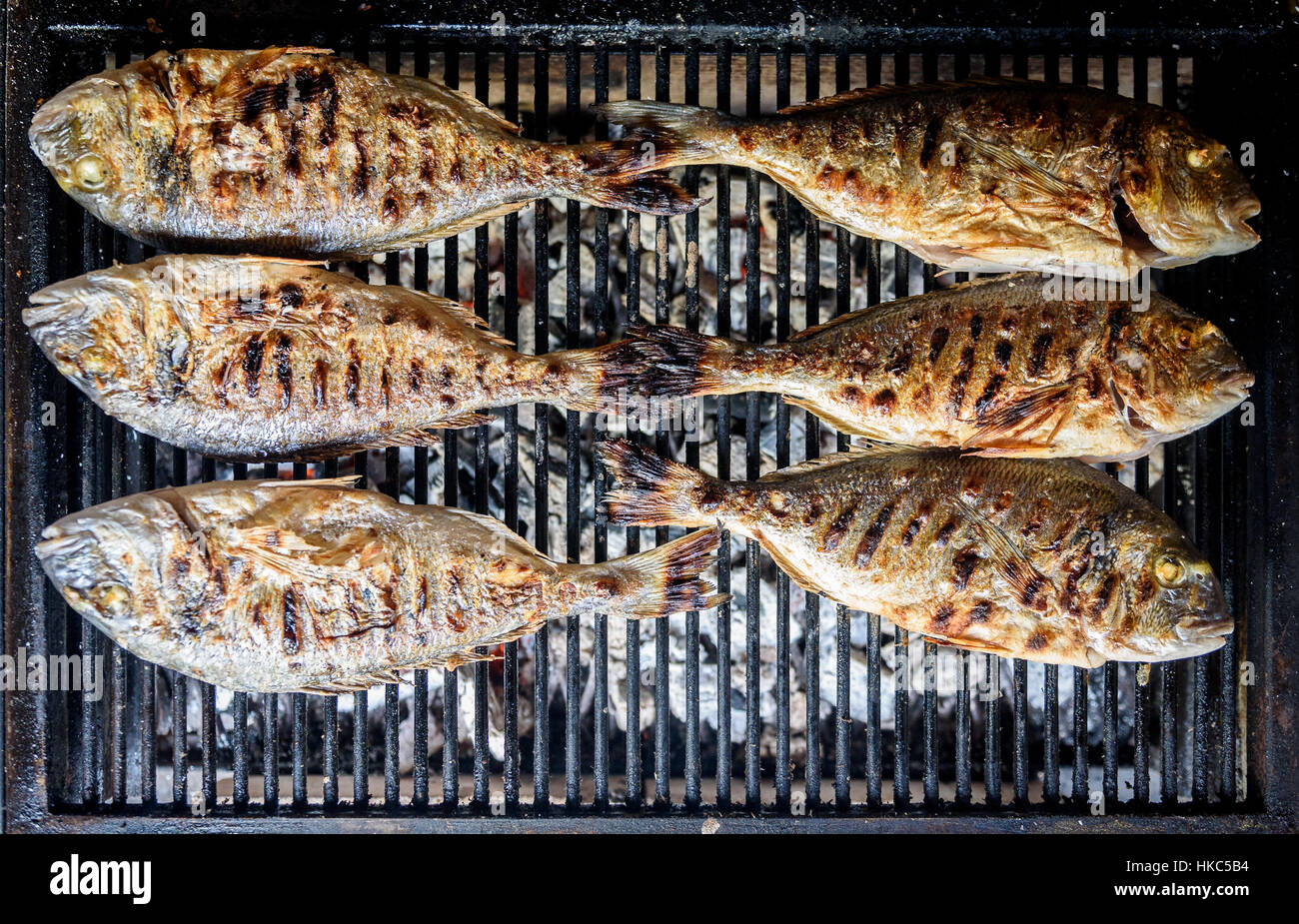 Charcoal grill fish hires stock photography and images Alamy