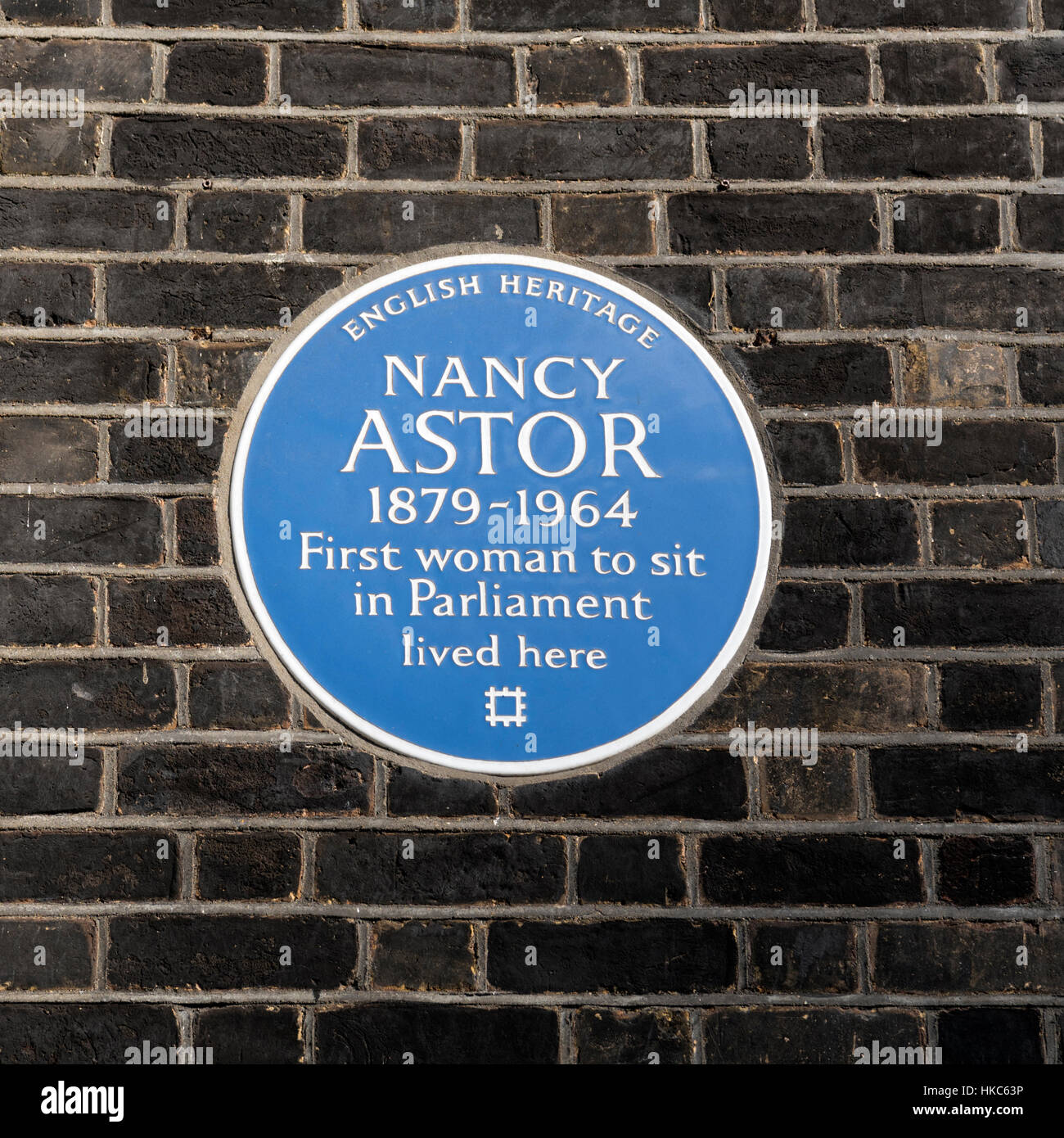 Nancy Astor blue plaque in St James's Square, London Stock Photo